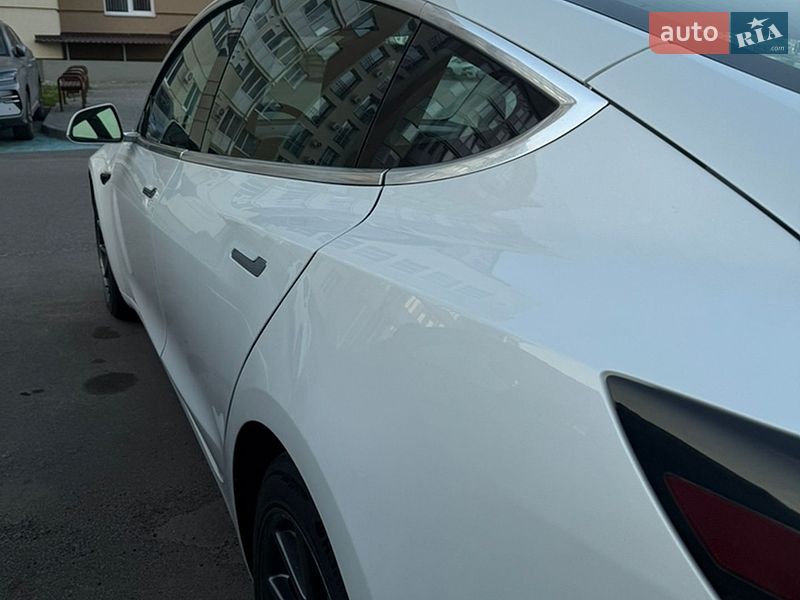 Седан Tesla Model 3 2020 в Виннице