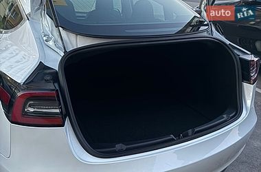 Седан Tesla Model 3 2020 в Виннице