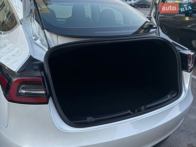 Седан Tesla Model 3 2020 в Виннице