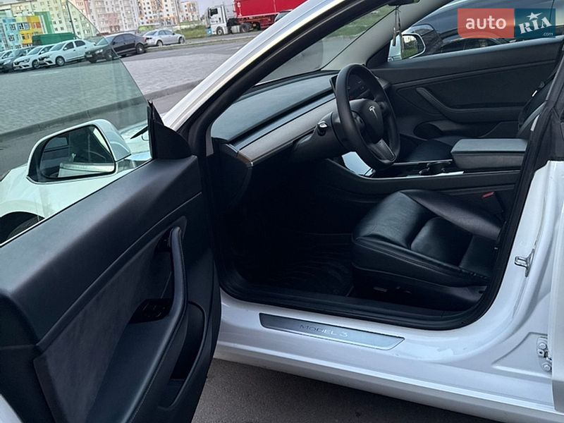 Седан Tesla Model 3 2020 в Виннице