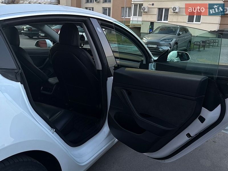 Седан Tesla Model 3 2020 в Виннице