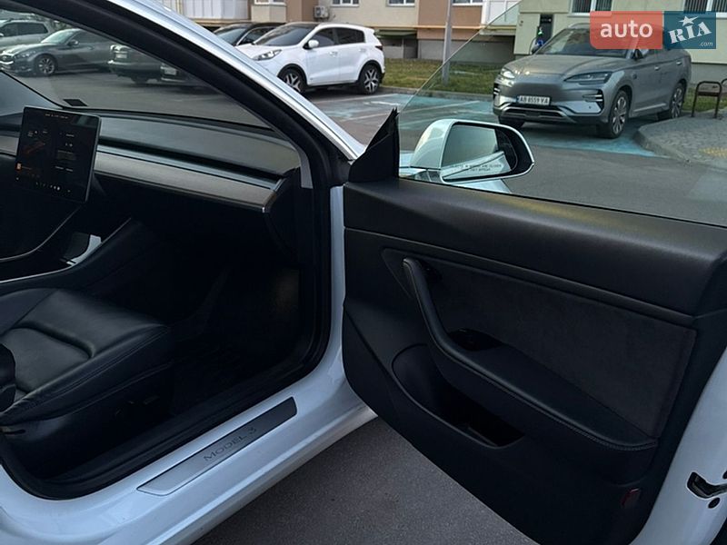 Седан Tesla Model 3 2020 в Виннице