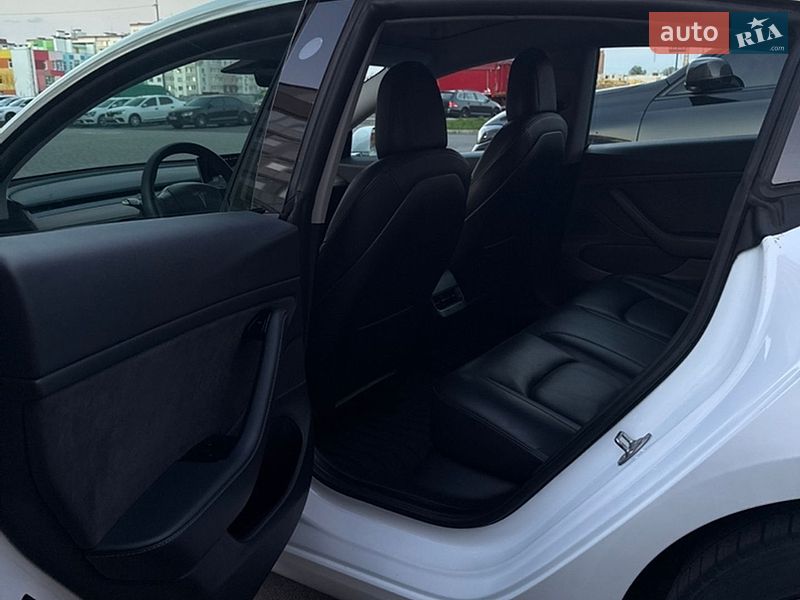 Седан Tesla Model 3 2020 в Виннице