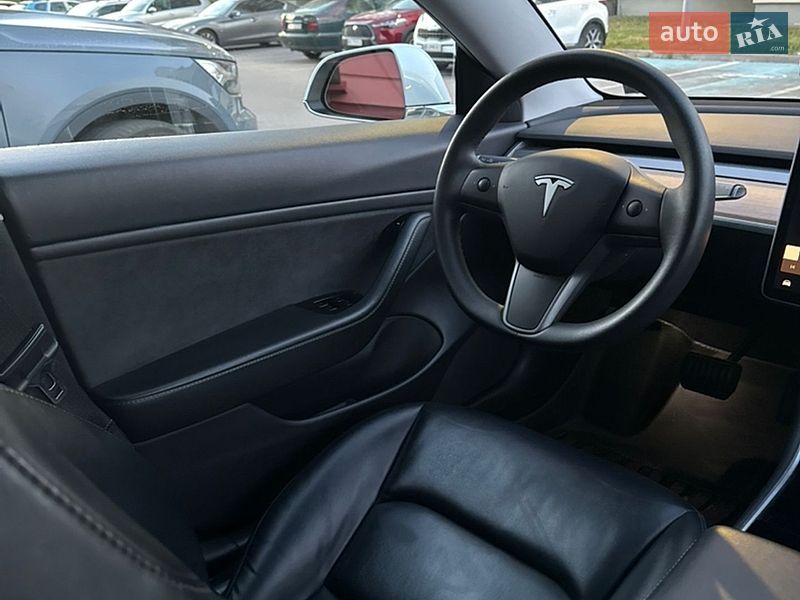 Седан Tesla Model 3 2020 в Виннице