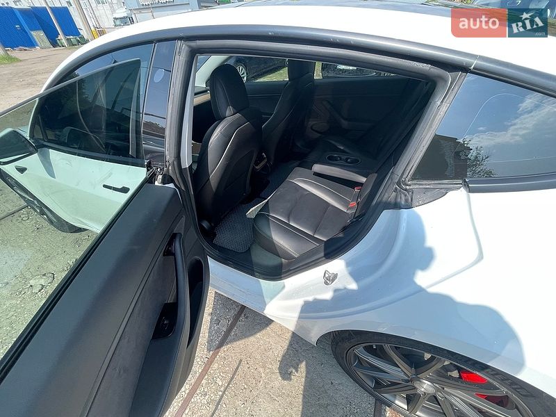 Седан Tesla Model 3 2018 в Києві