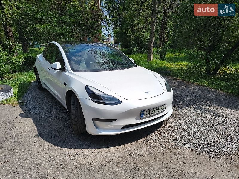 Седан Tesla Model 3 2021 в Черкасах