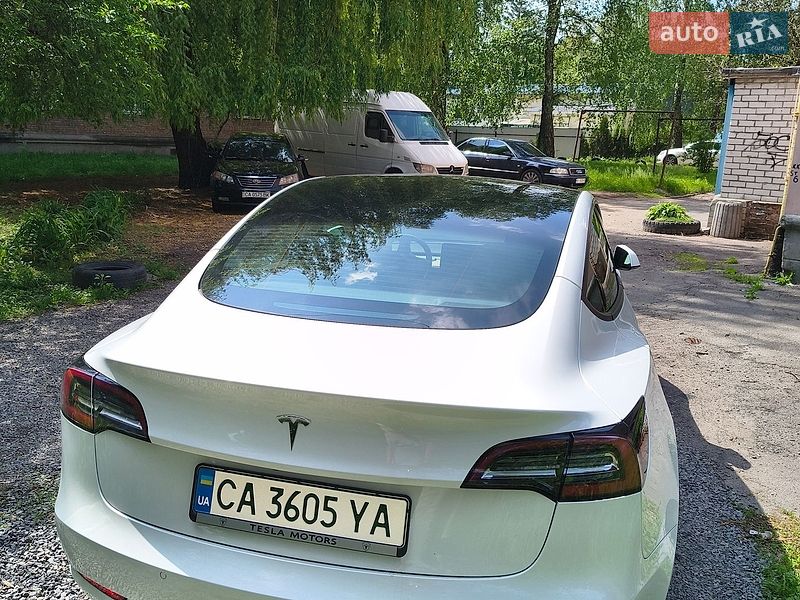 Седан Tesla Model 3 2021 в Черкасах