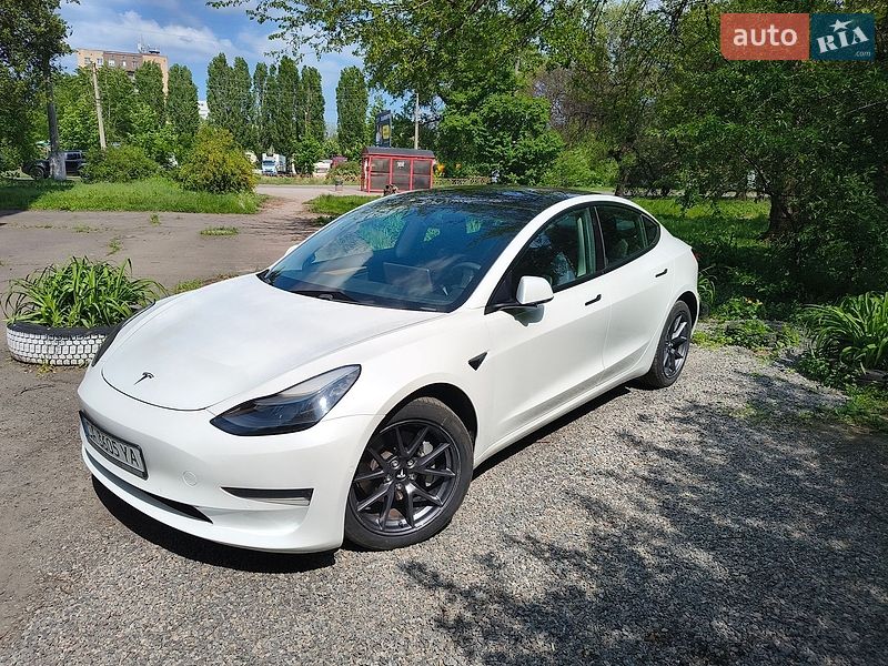 Седан Tesla Model 3 2021 в Черкасах