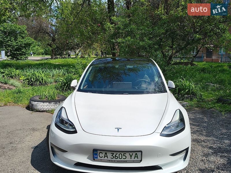 Седан Tesla Model 3 2021 в Черкасах