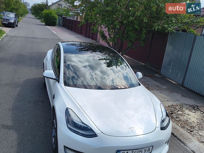 Седан Tesla Model 3 2021 в Черкасах