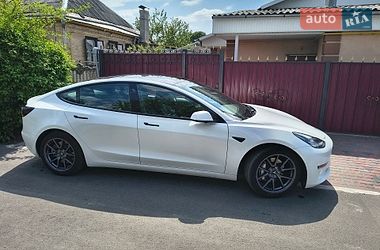 Седан Tesla Model 3 2021 в Черкасах