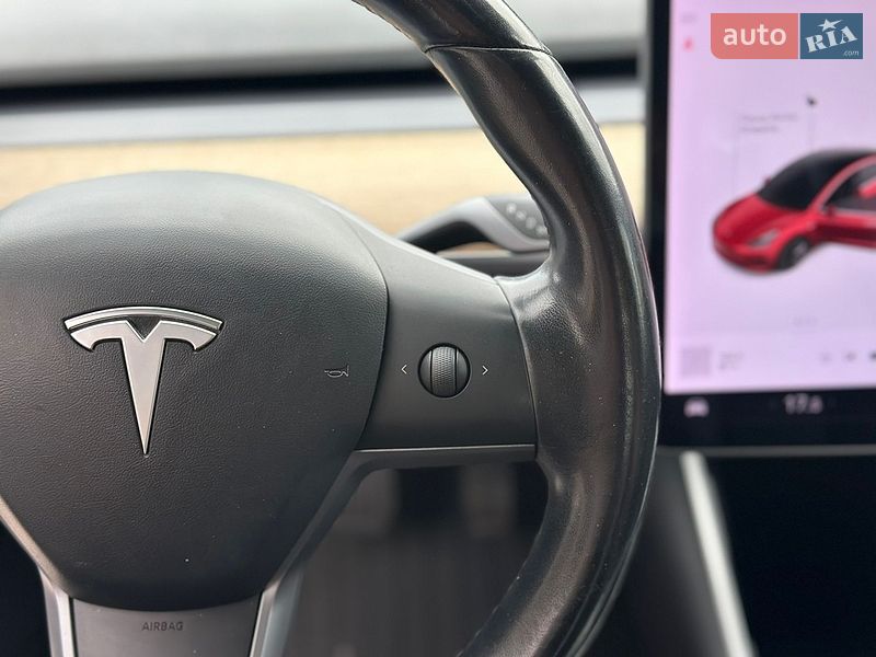 Седан Tesla Model 3 2019 в Києві