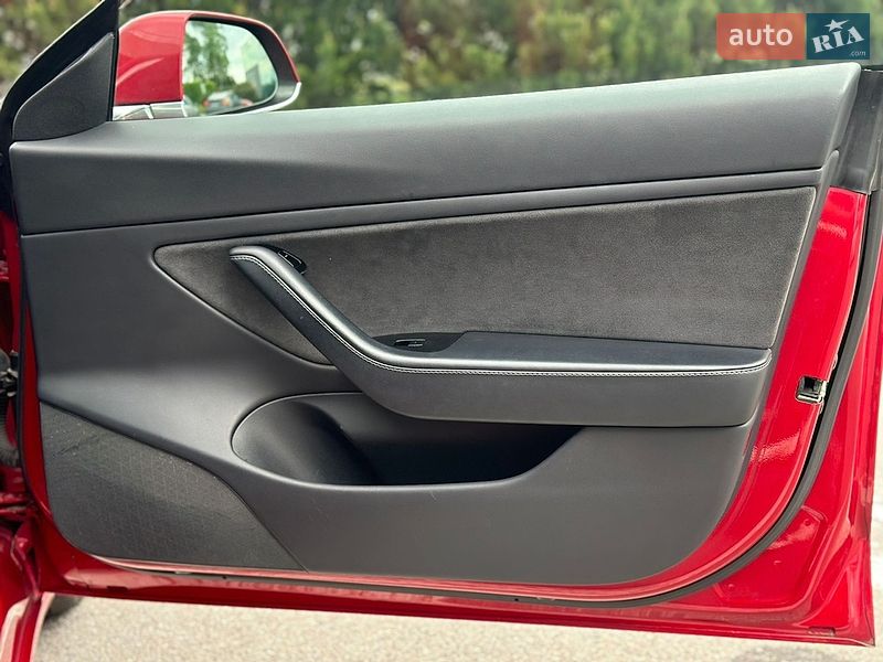 Седан Tesla Model 3 2019 в Києві