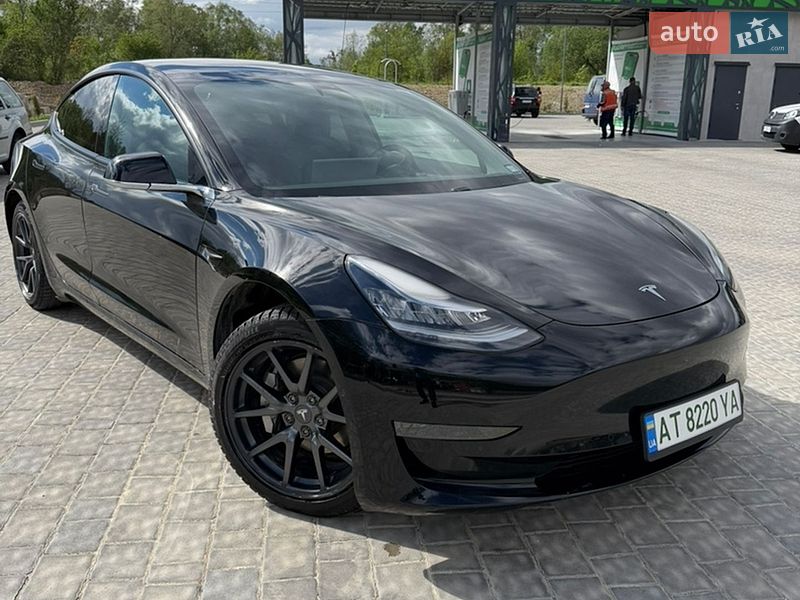 Седан Tesla Model 3 2020 в Ивано-Франковске