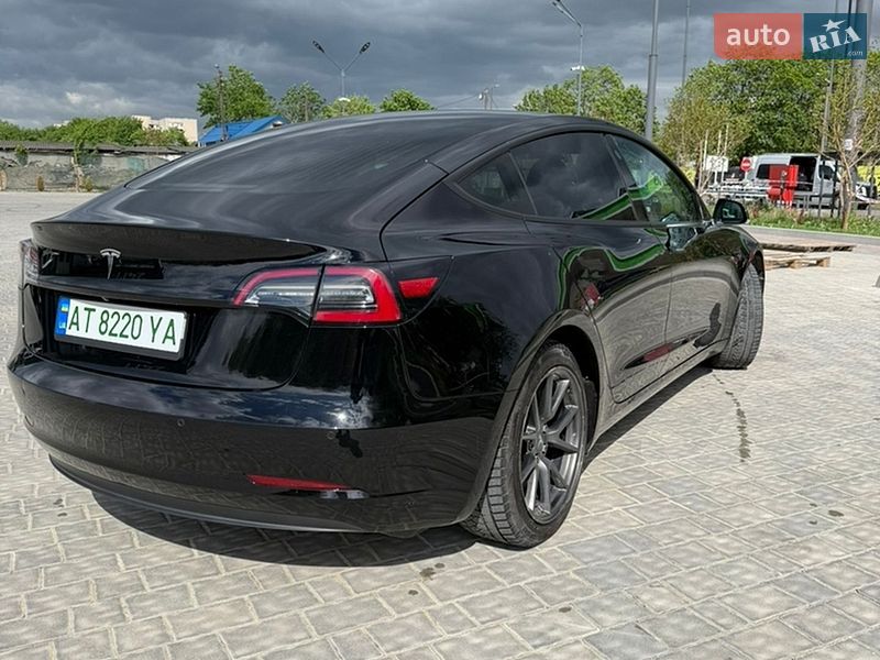 Седан Tesla Model 3 2020 в Ивано-Франковске