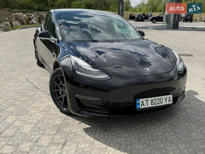 Седан Tesla Model 3 2020 в Ивано-Франковске