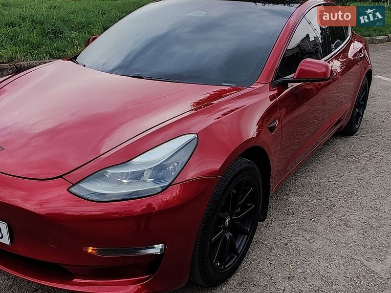 Седан Tesla Model 3 2018 в Івано-Франківську