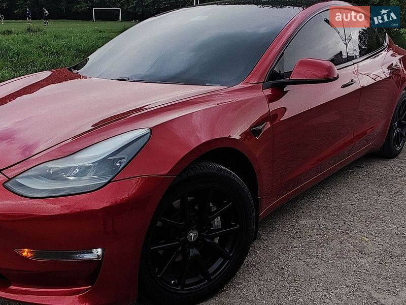 Седан Tesla Model 3 2018 в Івано-Франківську