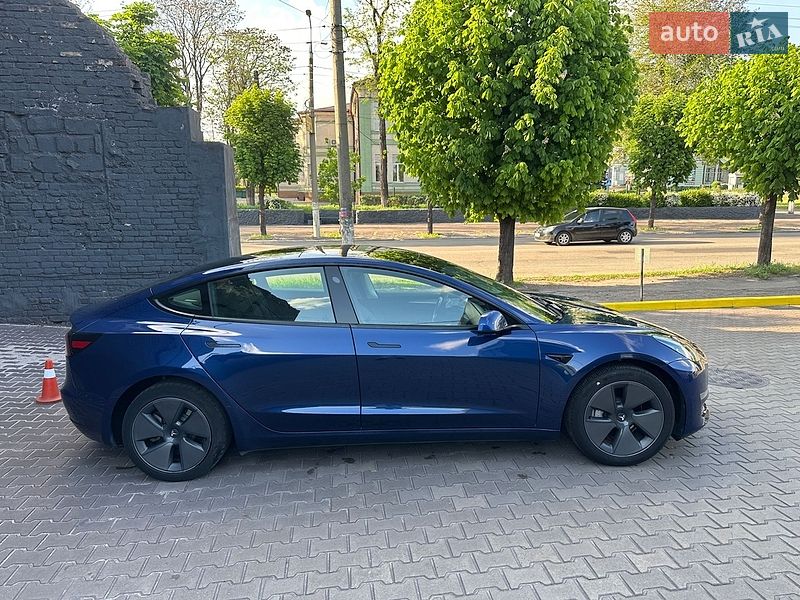 Седан Tesla Model 3 2023 в Каменском