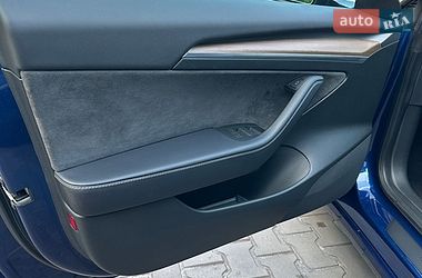 Седан Tesla Model 3 2023 в Каменском