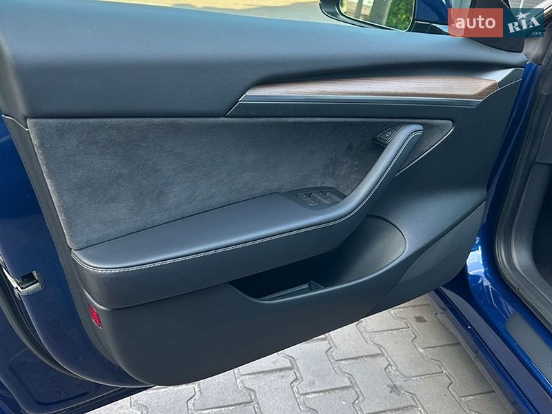 Седан Tesla Model 3 2023 в Каменском