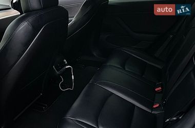 Седан Tesla Model 3 2018 в Львове