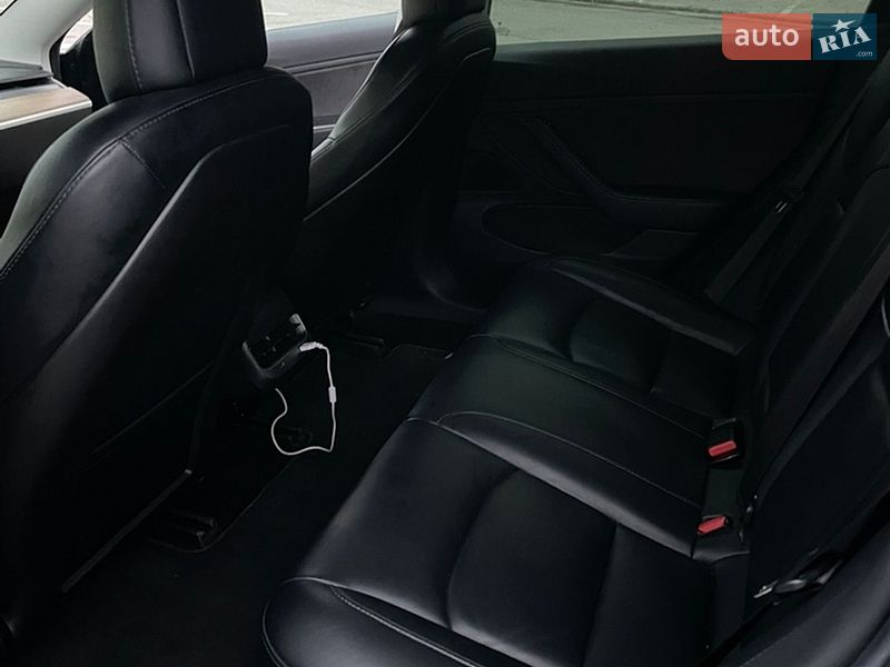 Седан Tesla Model 3 2018 в Львове