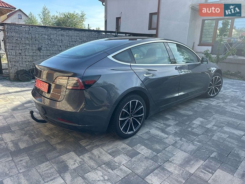 Седан Tesla Model 3 2019 в Киеве
