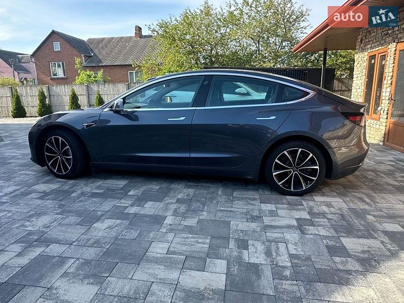 Седан Tesla Model 3 2019 в Киеве