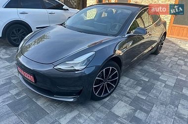 Седан Tesla Model 3 2019 в Киеве