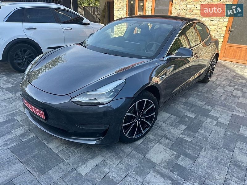Седан Tesla Model 3 2019 в Киеве