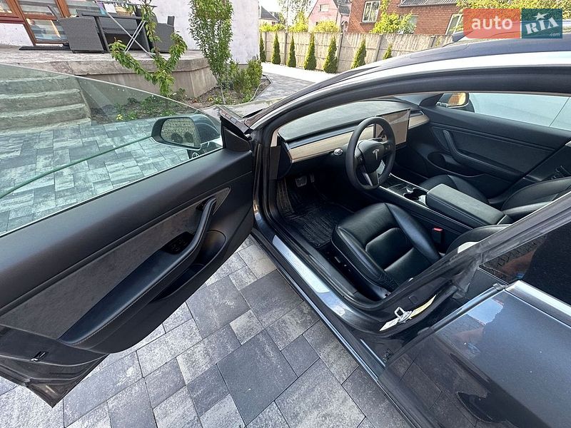 Седан Tesla Model 3 2019 в Киеве