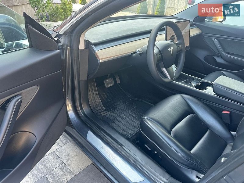 Седан Tesla Model 3 2019 в Киеве