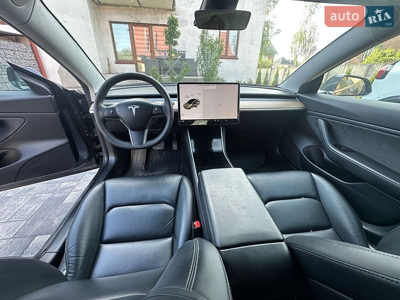 Седан Tesla Model 3 2019 в Киеве