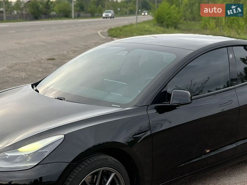 Седан Tesla Model 3 2021 в Овручі