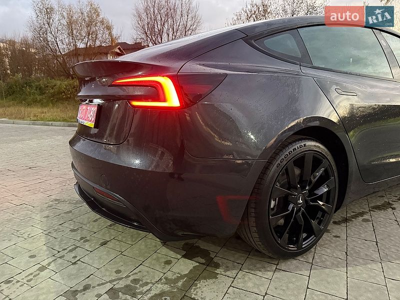 Седан Tesla Model 3 2024 в Львове