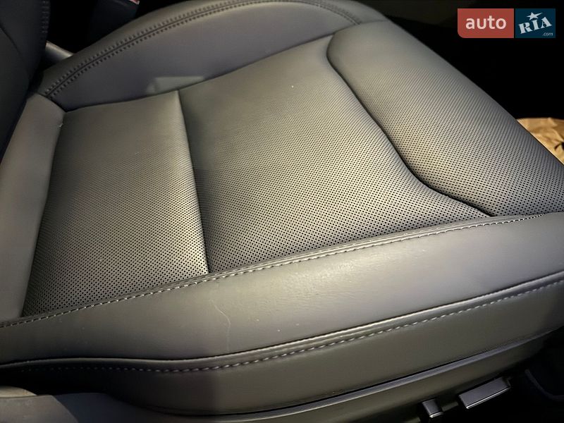 Седан Tesla Model 3 2024 в Львове