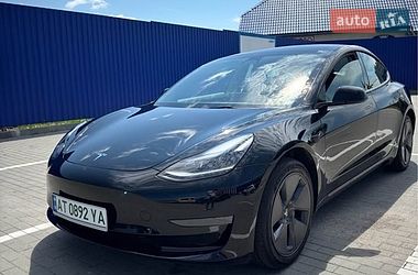 Седан Tesla Model 3 2023 в Львові