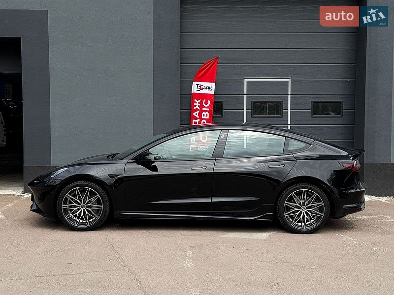 Седан Tesla Model 3 2022 в Києві