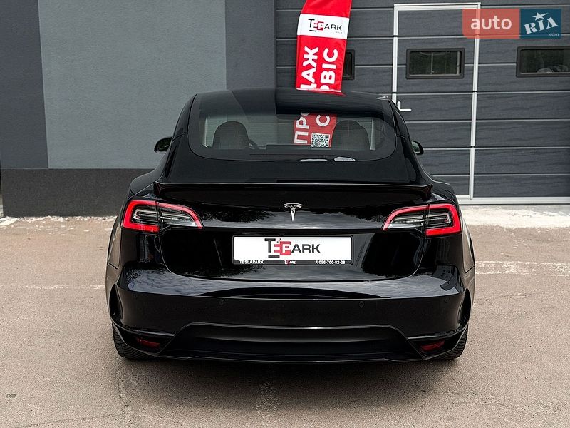 Седан Tesla Model 3 2022 в Києві