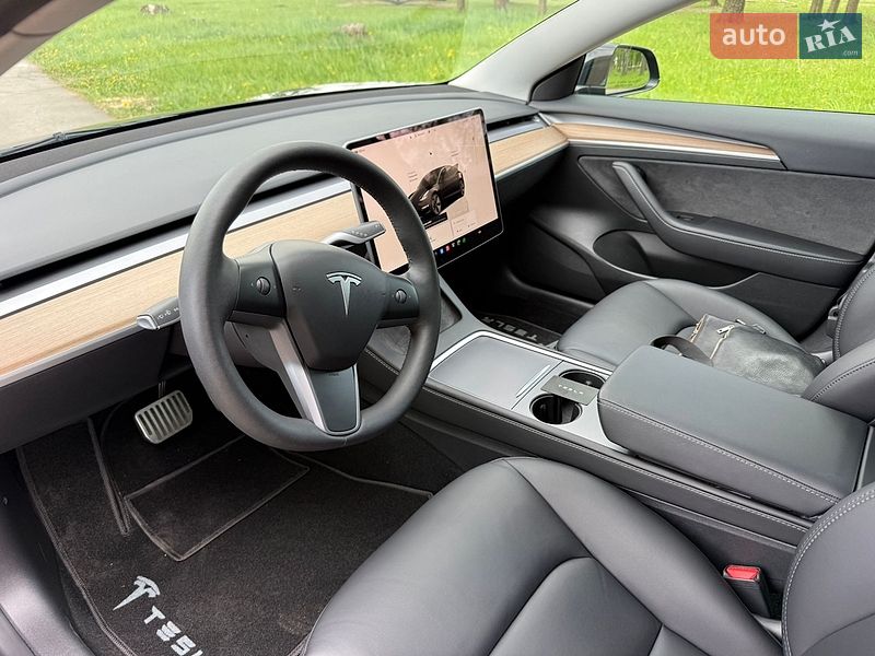 Седан Tesla Model 3 2023 в Киеве