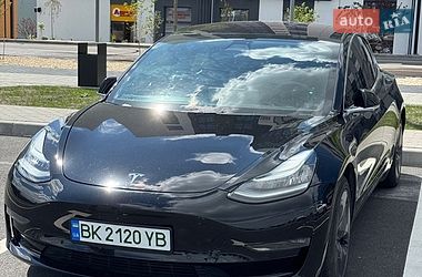 Седан Tesla Model 3 2018 в Ровно