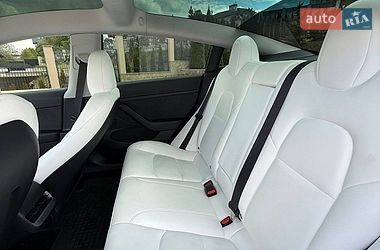 Седан Tesla Model 3 2023 в Львові
