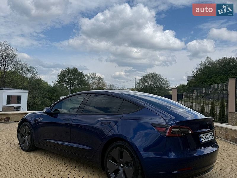 Седан Tesla Model 3 2023 в Львові