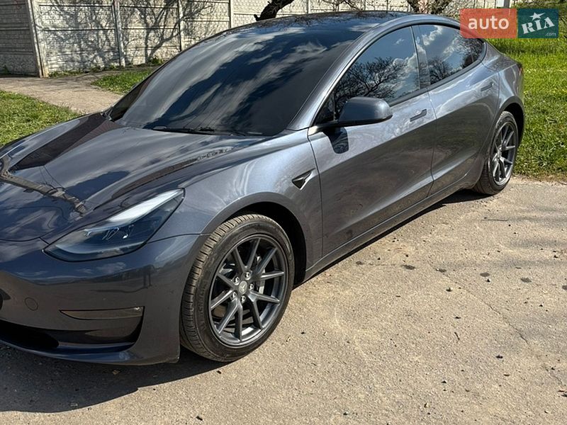 Седан Tesla Model 3 2023 в Харкові