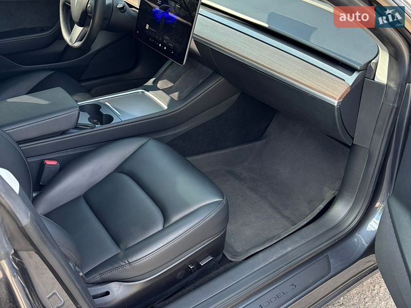 Седан Tesla Model 3 2023 в Харкові