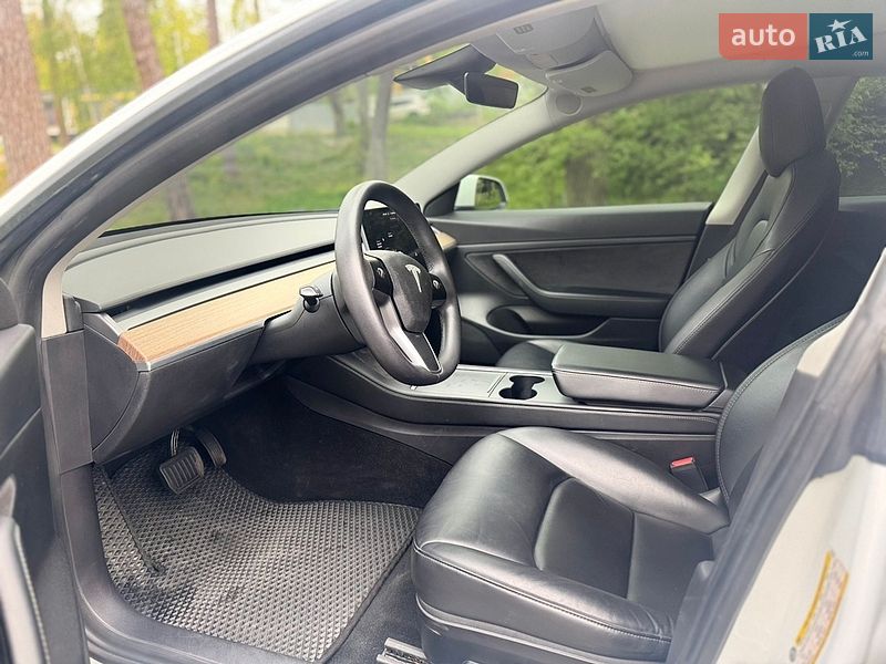 Седан Tesla Model 3 2020 в Киеве