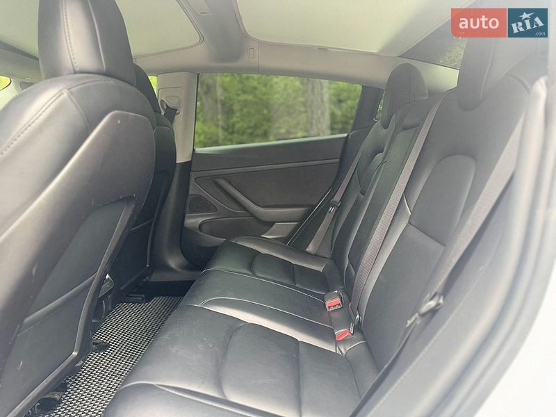Седан Tesla Model 3 2020 в Киеве