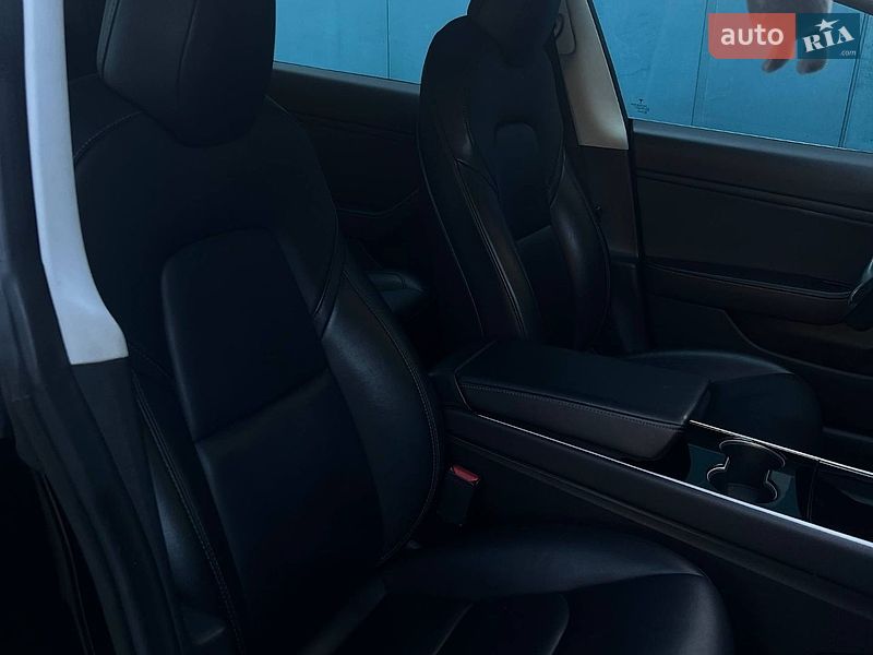 Седан Tesla Model 3 2019 в Одесі