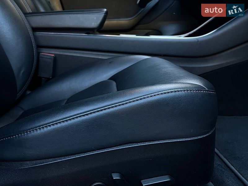 Седан Tesla Model 3 2019 в Одесі